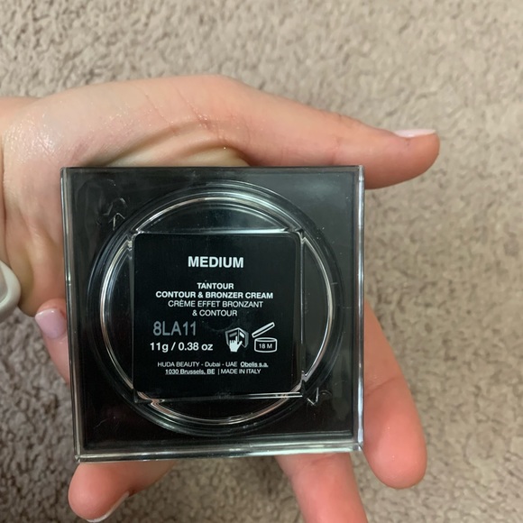 Huda beauty bronzer - Picture 3 of 4